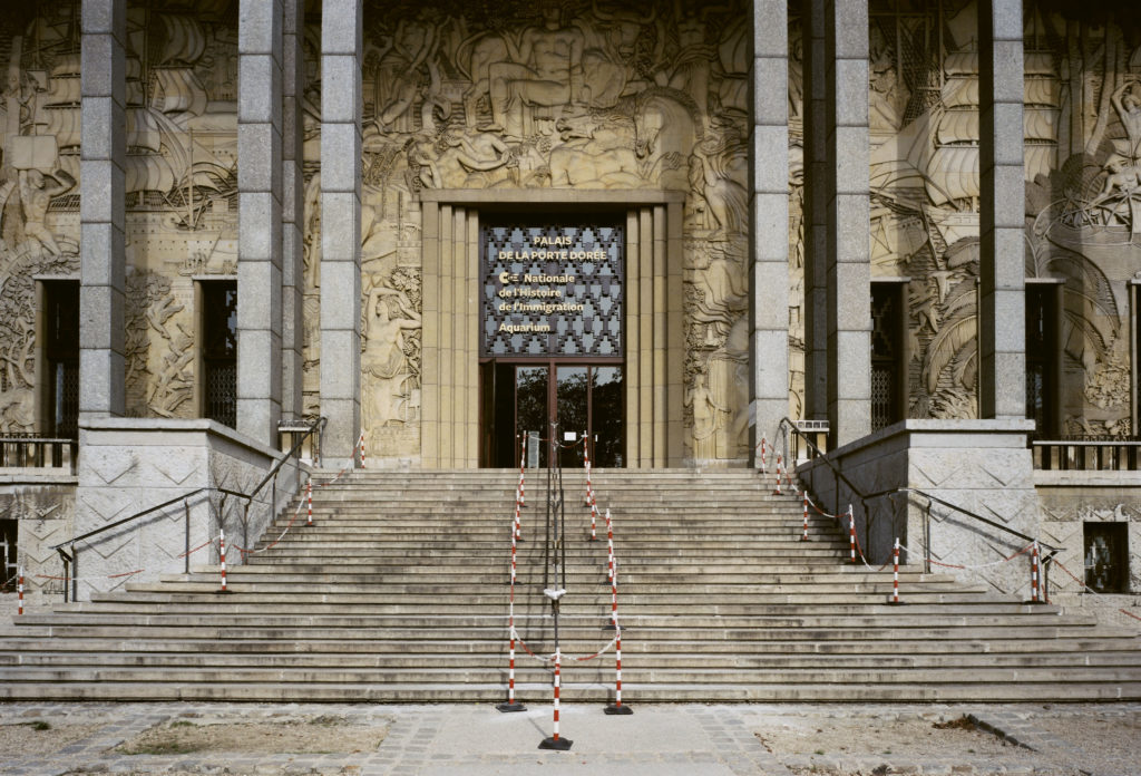 Cite nationale de l'histoire de l'immigration
Mandataire: EMOC, Maitre d'oeuvre: Cabinet Construire (Patrick Bouchain et Loic Julienne)
Amenagement du Palais de la Porte Doree construit a l'occasion de l'exposition universelle de 1931 et ayant abrite le musee des Arts d'Afrique et d'Oceanie.
Faade principale, detail
Paris, France
05/10/2007